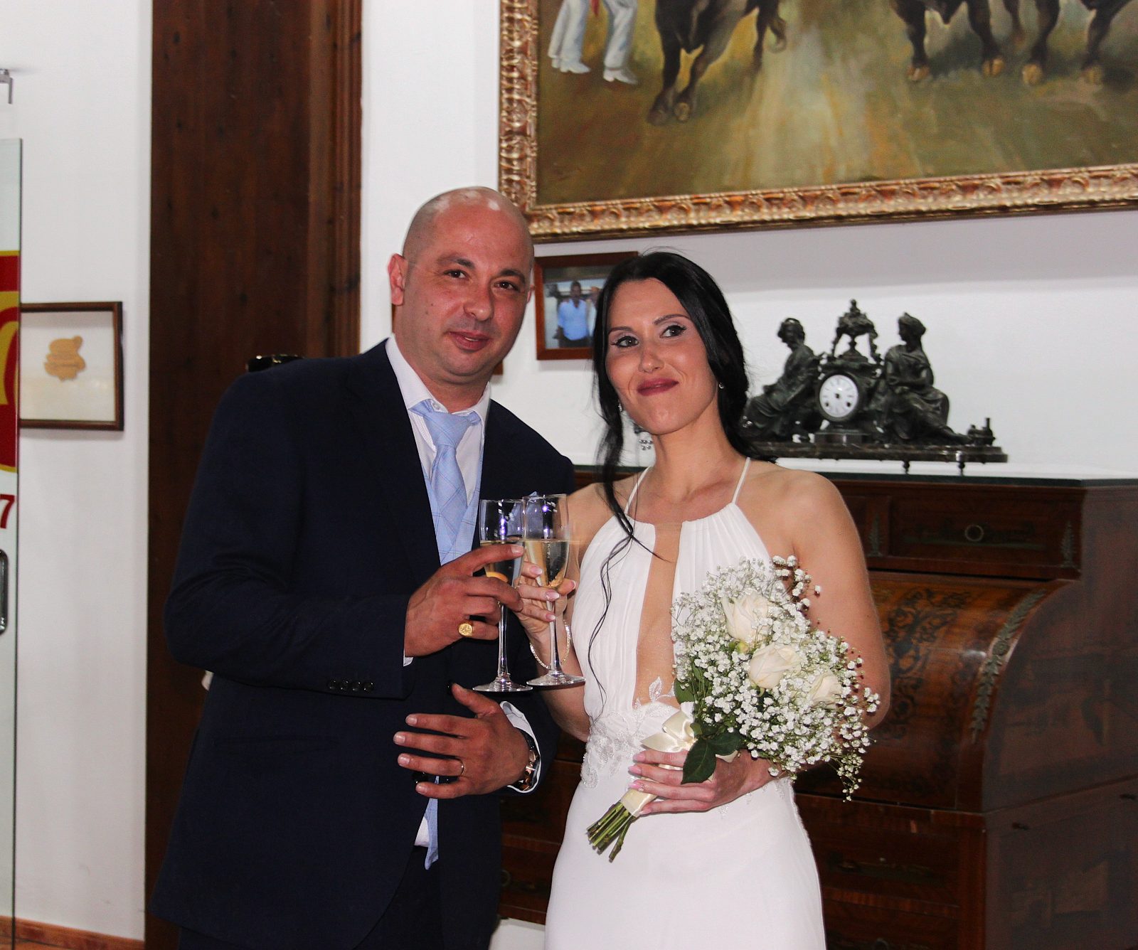 Brindis de los novios en el salón